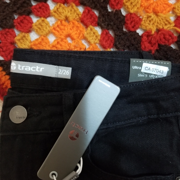 TRACTR black high rise, straight leg jeans - Picture 3 of 3